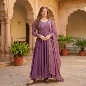 Traje Anarkali de Diseño para Mujer TENNECY, Material de Seda Cosmos con Bordado y Lentejuelas, Estilo Elegante para Todas las Temporadas - Product Image 1