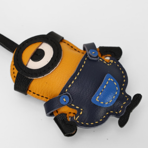 Breloque de sac tendance faite à la main avec un design mignon de chrysanthème de dessin animé, pendentif en cuir de mouton rembourré 3D - Product Image 4