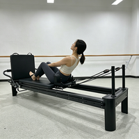 Reformer de Pilates Moderne en Alliage d'Aluminium avec Rail Extérieur Noir pour Studio de Pilates, Reformer de Pilates Avancé pour Sculpter le Corps