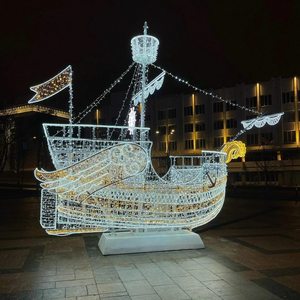 Lumière LED de Noël en forme de bateau pour décorations commerciales de fêtes, lumières décoratives de haute qualité pour la maison - Product Image 1