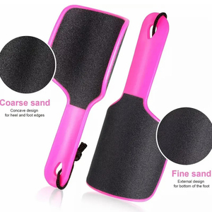 Lima de pies profesional en forma de U para eliminar callosidades, raspador de pedicura con superficie de papel de lija para piel muerta - Product Image 5