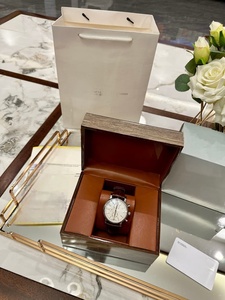 Reloj Cronógrafo para Hombre con Esfera Blanca, Función de Día y Fecha, y Correa de Cuero Marrón para Uso Formal e Informal - Product Image 5