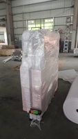 Solution de stockage de palettes avec distributeurs de palettes en plastique pour l'emballage alimentaire (cartons et caisses) par machine AGV