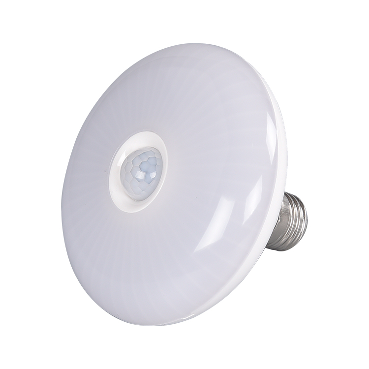 Vendita calda lampada a risparmio energetico sensore di movimento lampadine a LED 3w 5w 7w AC 80 ABS Hotel E27 lampadine a candela da 3 a 6 metri Blister