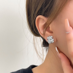Pendientes de plata de ley S925 con forma de oso y lazo para mujer, joyería minimalista con diseño de animales del zodiaco para uso diario - Product Image 3