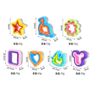 Juego de cortadores de galletas de dibujos animados coloridos, 6 piezas, molde de acero inoxidable para sándwiches, pan, galletas, tostadas, frutas y verduras. - Product Image 1