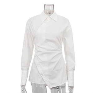 Chemise ajustée à col et manches longues pour femme avec design croisé et devant asymétrique ouvert - Product Image 4