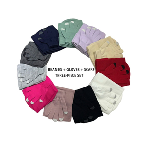Ensemble 3-en-1 Chaud et Personnalisé : Écharpe, Gants et Bonnet en Tricot Doux pour Hommes et Femmes – Idéal pour l'Hiver et Cadeau Parfait - Product Image 1