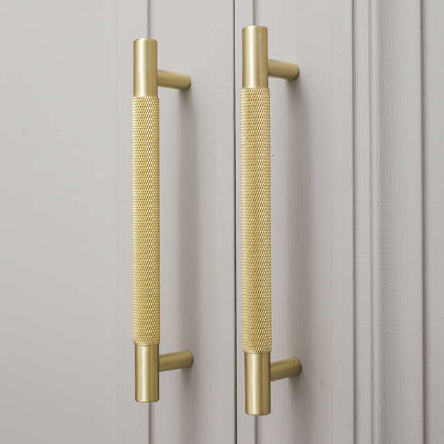 Qiansi Modern Knurled Solid Brass Drawer Handle Kitchen Furniture Door Handle Knob Kitchen Cabinet Furniture Pull Handles HK0054