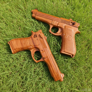 Pistola de Juguete Portátil de Madera de Palisandro Rojo Tallada a Mano - Product Image 2