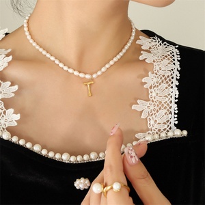 Collar de Perlas Naturales de Agua Dulce con Colgante de Letra Inicial DIY de 26 Letras, Joyería de Lujo para Mujer - Product Image 3