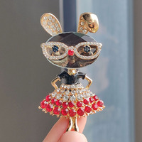 Nouveau charme plaqué or alliage coloré lapin broche broches femmes strass cristal robe lapin costume broche