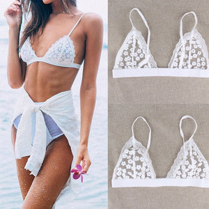Conjunto de Bikini Sexy de Encaje Blanco con Escote Profundo en V y Diseño Calado de Tres Piezas para la Playa - Product Image 1