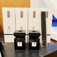 Bouteille diffuseur de parfum d'ambiance rechargeable vide 100ml 150ml 200ml en verre carré de luxe décoratif avec couvercle en bois et bouchon en caoutchouc