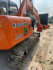 Mini-excavatrice sur chenilles Hitachi EX60-5 d'occasion, 6 tonnes, d'origine japonaise, en bon état, avec certifications CE et EPA - Product Image 3