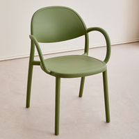 Chaise de salle à manger moderne empilable et épaissie en plastique PU pour la maison, les salons et les centres commerciaux – Vente en gros