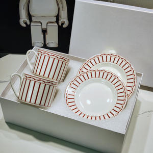 Taza y Platillo de Porcelana para Té de la Tarde o Café, Estilo Inglés con Líneas Negras y Rojas, Taza para Leche - Product Image 2