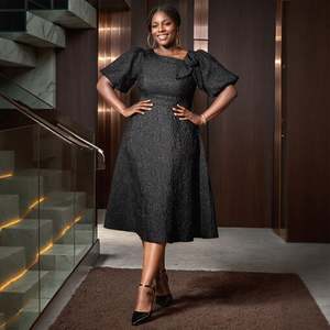 Nuevos y elegantes vestidos informales de talla grande para mujer de Europa, América y África, vestidos de graduación a la moda, vestido plisado con media manga - Product Image 1