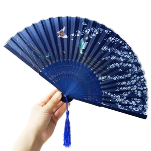 Venta al por mayor personalizado plegado a mano Mini abanicos de seda estilo de arte popular con técnica pintada - Product Image 1