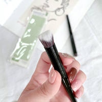 Alat Kosmetik untuk Wanita Serat Nilon Lembut Berkualitas Baik Aksesori Kecantikan Gagang Kayu Kuas Rias Sudut untuk Concealer