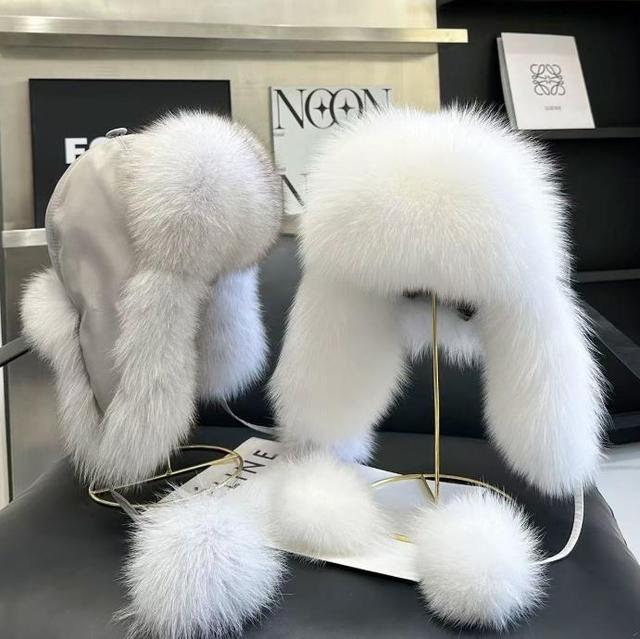 Real Fox Fur Hat for Women Winter Fashion Warm Lei Feng Hats Russians Outdoor Skiing Caps Natural Fur Hat Furry Thick Fur Cap