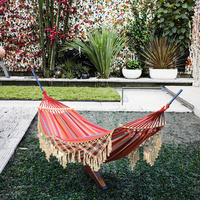 Hamac en macramé moderne d'extérieur avec logo personnalisé et bâton en bois - Queenknow Meubles d'extérieur