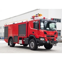 Camion de pompier en gros haute performance Sinotruk 4X4 4X6 6X6, nouveau modèle d'escalier d'aéroport électrique 6000 litres, prix compétitif