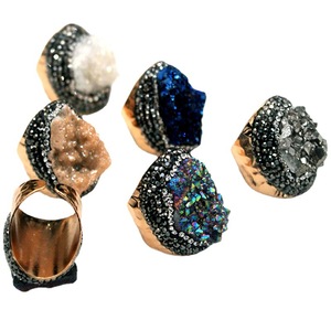 Natürlicher Kristallcluster-<span class=keywords><strong>Ring</strong></span> Originalstein-Kristall Handgefertigtes Ornament Diamant Bunte Natursteinringe für Frauen Männer - Product Image 6