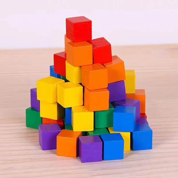 रंगीन लकड़ी के लिए घन बोर्ड खेल कस्टम लकड़ी घन निर्माण