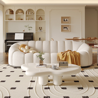 Table basse en bois minimaliste de couleur crème, en forme de nuage, avec finition brillante pour salon