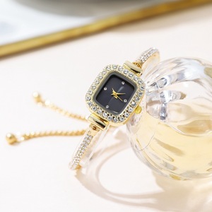 Montre à quartz élégante pour femme, cadran carré, boîtier monobloc en alliage, verre minéral, bracelet fin, affichage à aiguilles - Meilleures ventes - Product Image 4