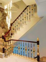Rampe d'escalier de villa Copper Mansion, Garde-corps de luxe léger, Colonne moderne simple en alliage aluminium-magnésium, Modèle d'intérieur haut de gamme