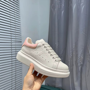 เทรนด์แฟชั่นฤดูใบไม้ผลิ เทรนด์เรียบง่าย น้ำหนักเบา พื้นหนา หัวมน ลำลอง Mc.Queen Alexander - Product Image 1