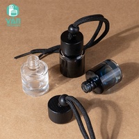 YAN Emballage Mignon Rond 8ml Clair Noir Diffuseur De Voiture Parfum Désodorisant Suspendu Parfum Bouteille En Verre Avec Bouchon En Bois Stock