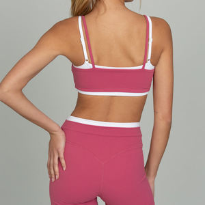 Fabricants OEM personnalisés soutien-gorge de sport double couche à bretelles réglables en blocs de couleurs très doux pour les femmes - Product Image 3