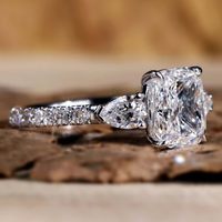 Anillo de Compromiso con Diamante Cultivado en Laboratorio de 2 Quilates, Corte Radiante, Tres Piedras Redondas Laterales, Oro Sólido de 14K/18K, Certificado IGI, CVD/HPHT, Personalizado