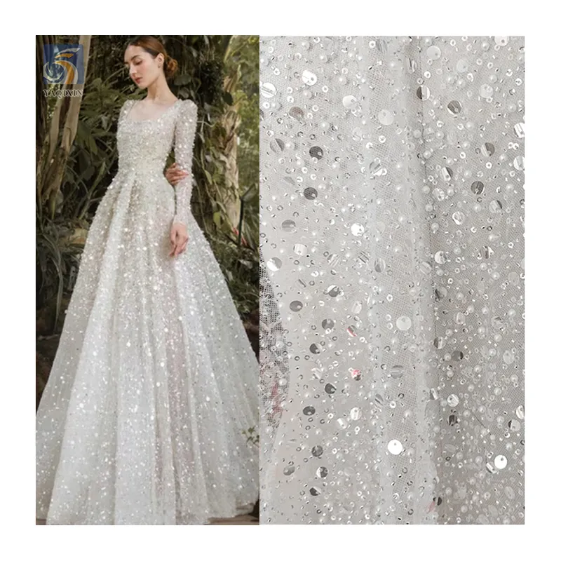 शादी की पोशाक के लिए हॉट सेल डायमंड क्रिस्टल व्हाइट ग्लिटर 3डी मनके फीता कपड़ा चमकदार सेक्विन फीता कपड़ा