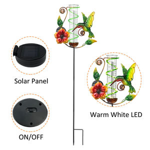 Pluviomètre décoratif Colibri de jardin Piquet en métal à énergie solaire Compteur de pluie extérieur - Product Image 4