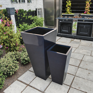 Juego de 2 piezas de macetas y macetas de jardín de fibra de vidrio para flores hechas a mano en Vietnam - Product Image 1