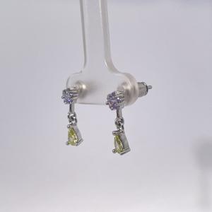 Boucles d'oreilles pendantes classiques pour femmes en laiton plaqué or Tianyu Gems avec zircone cubique en forme de poire et en forme d'étoile sertie à griffes - Product Image 2