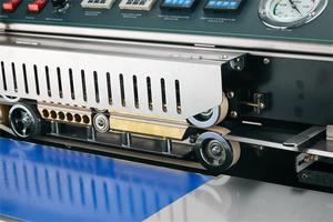 FRV1000NP Smart Nitrogen Gas Filling Vacuum Date Printing <b>Plastic</b> Paper Bag Band Sealer Machine - Product Image 3