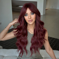 Peluca de Cabello Sintético Largo y Ondulado Rojo Borgoña de 26 Pulgadas con Flequillo de Cortina, Fibra Resistente al Calor, Aspecto Natural Mate