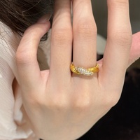 Bague en argent S925 brossé à pâte torsadée avec bijoux à la mode de dame en zircone cubique en or blanc pour fiançailles de mariage ou cadeau