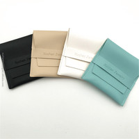 Pochette en cuir PU de luxe personnalisée avec logo en relief petite enveloppe emballage cadeau en cuir PU pour collier