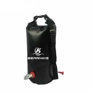 กระเป๋า PVC กันน้ำ<span class=keywords><strong>น้ำ</strong></span>หนักเบาสีดำพิมพ์ลายได้ออกแบบได้ตามที่ต้องการกันน้ำ15L 25L ปรับแต่งโลโก้ได้ - Product Image 4