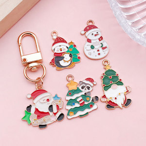 Pull en alliage d'émail pour raton laveur Bonhomme de Noël en pain d'épice Chaussette de bonhomme de neige Flocon de neige Pendentif Guirlande de maison Claus Breloques DIY - Product Image 4