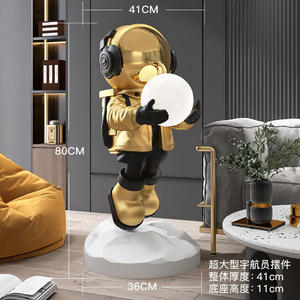 <span class=keywords><strong>Grande</strong></span> marée de jeu poupée d'astronaute ornements de sol de salon lampe <span class=keywords><strong>les</strong></span> astronautes se déplacent vers la nouvelle maison cadeaux décoration de la maison figurine d'action - Product Image 3