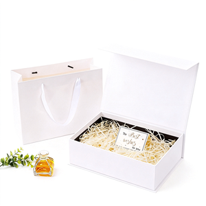 Elegante Kit de Empaque de Regalo en Caja Rígida Biodegradable con Papel de Arte, Logotipo Personalizado y Laminado Mate para Vino, <span class=keywords><strong>Whisky</strong></span> y Ropa - Product Image 1