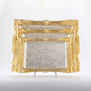 Ensemble de dîner rectangulaire de Dubaï Plateau de service en métal à motif de dentelle bicolore écologique avec plateau en fer inspiré du style arabe - Product Image 1