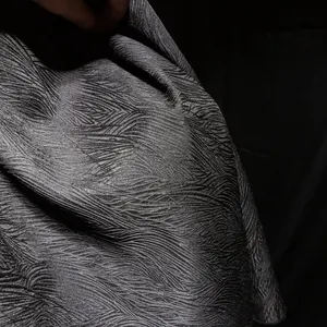 KEER Usine Personnalisée Vente en Gros JDD2061B Luxe noir rayure design gaufré brocart femmes Abaya mode robe de soirée spandex polyester jacquard tissu